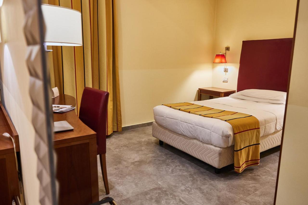 Appia Antica Hotel Corato Bagian luar foto