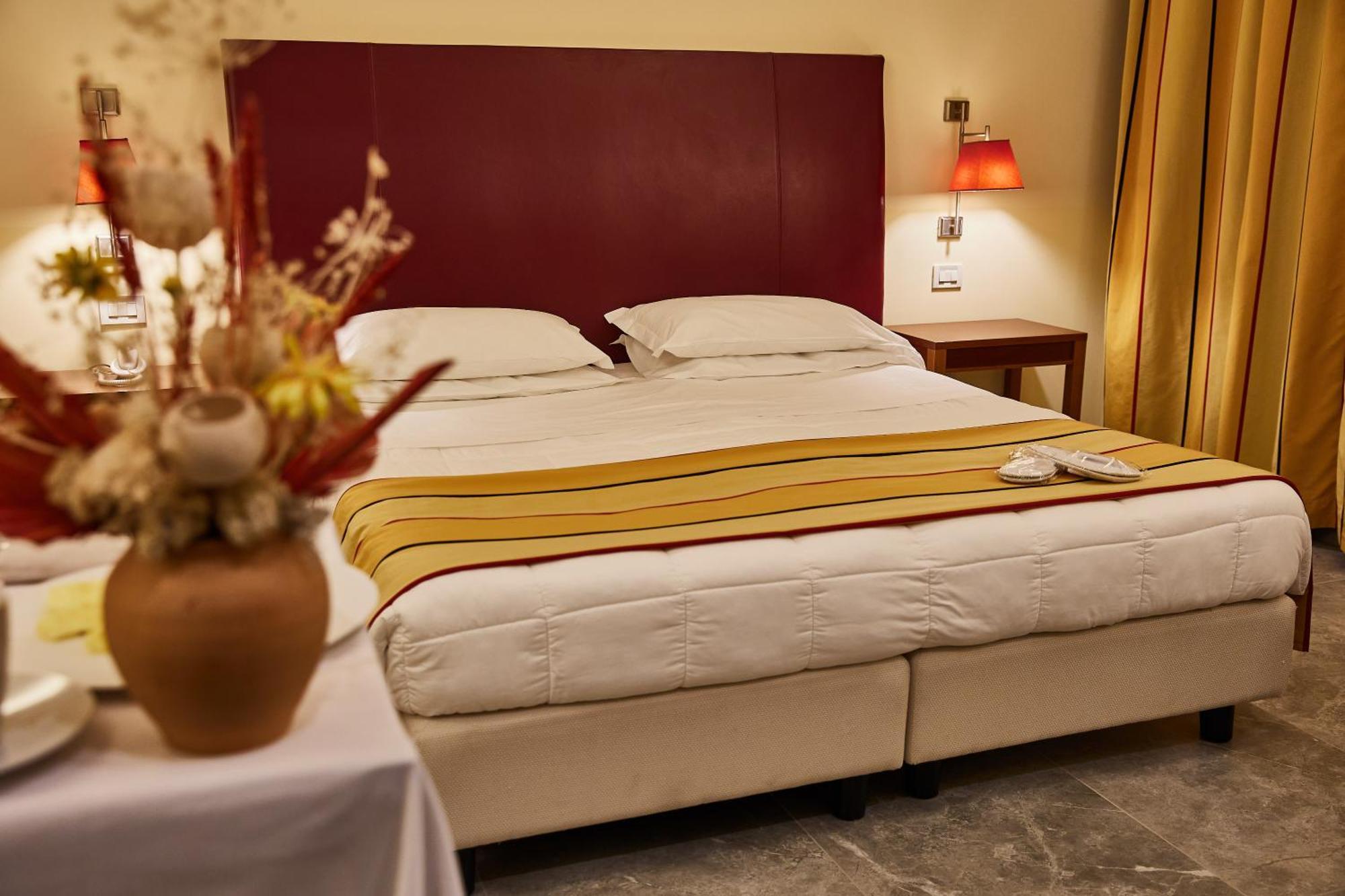 Appia Antica Hotel Corato Bagian luar foto