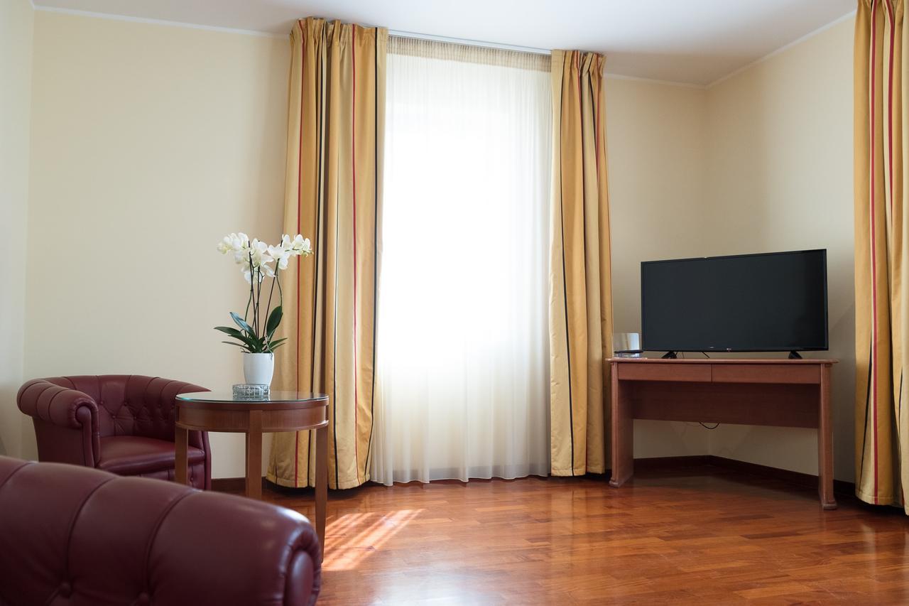 Appia Antica Hotel Corato Bagian luar foto